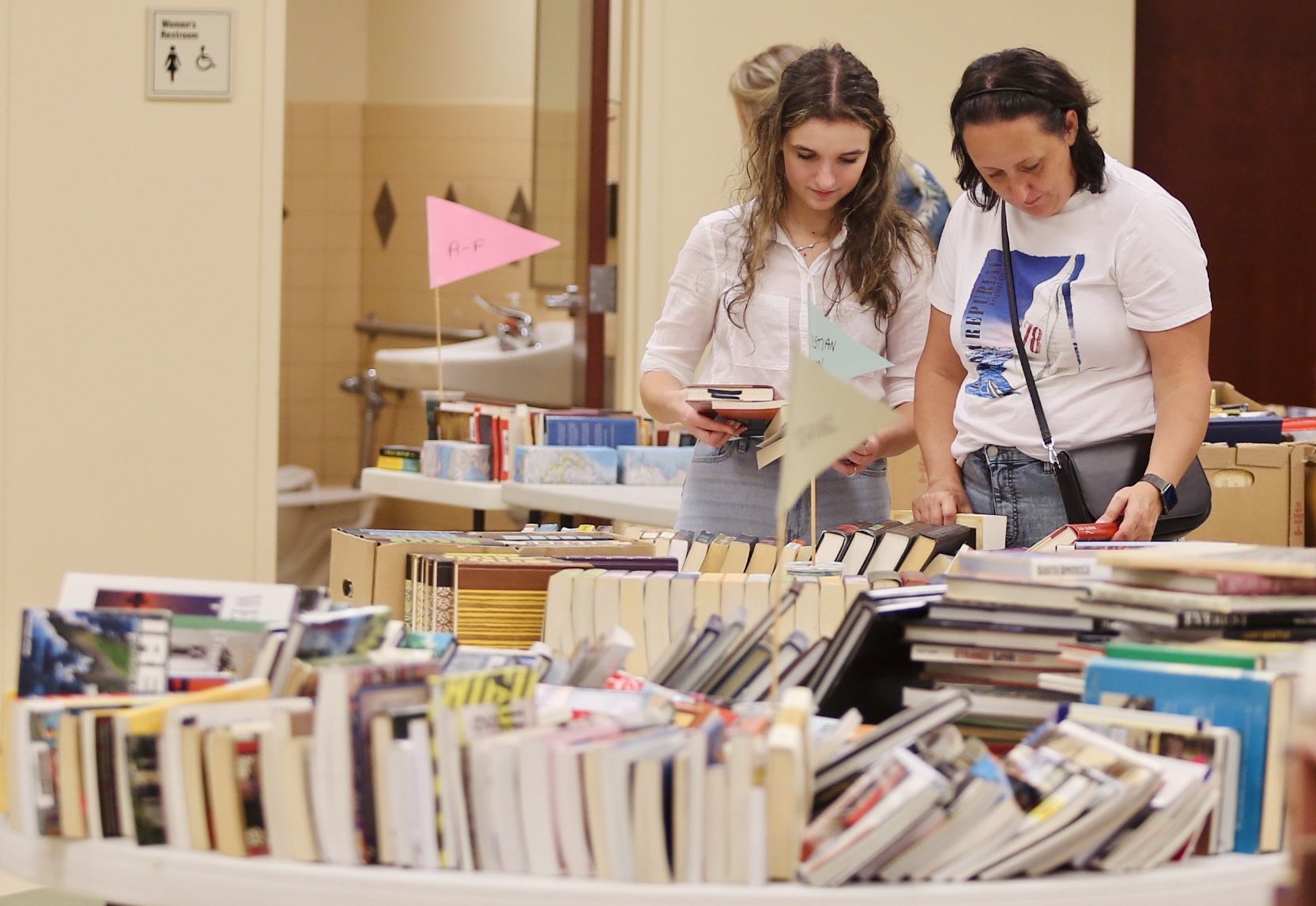 PHOTO: Giant book sale